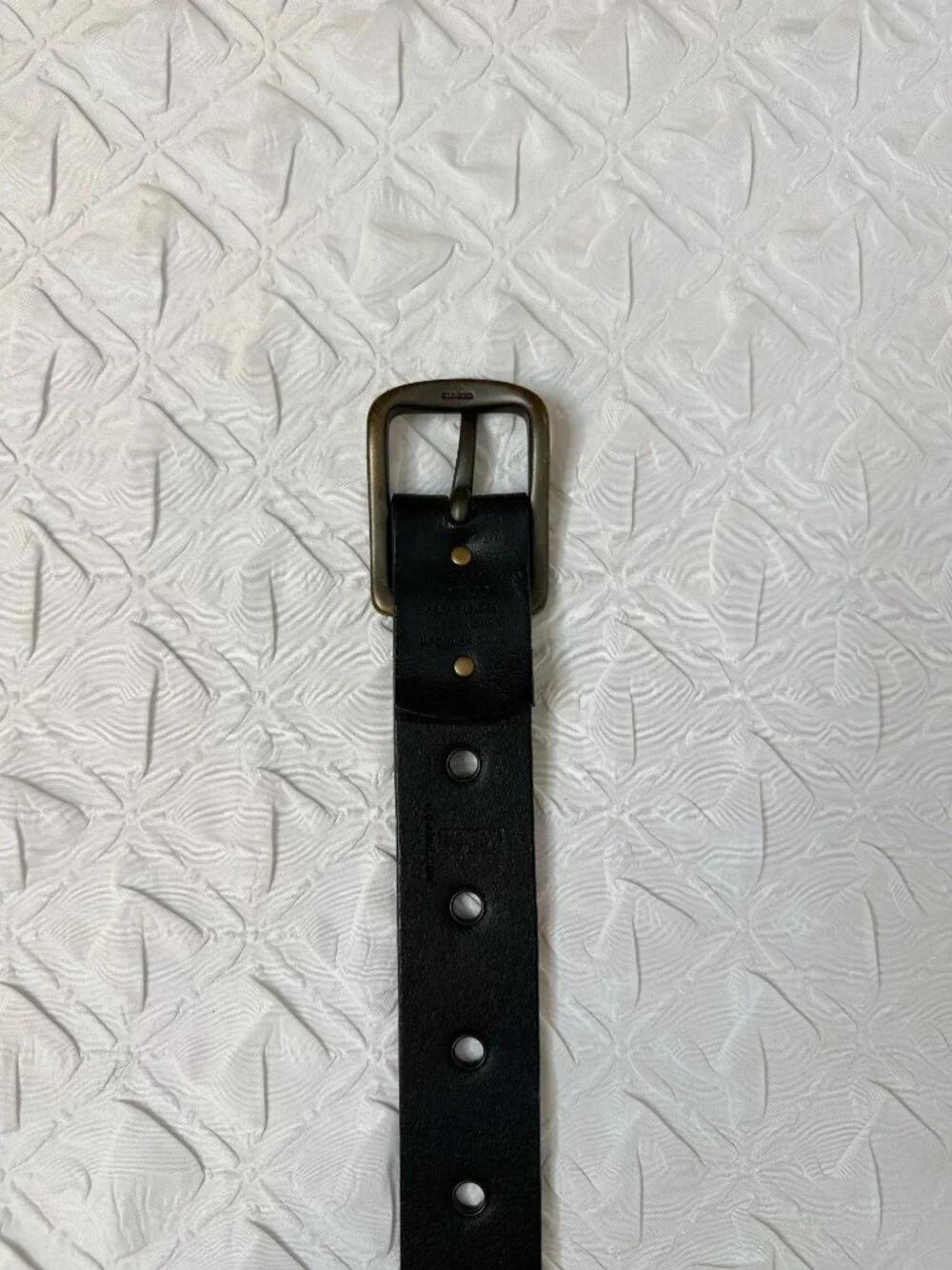 Levi’s Black Genuine Leather Single Grommet Belt Size 40 Western Preppy Utility